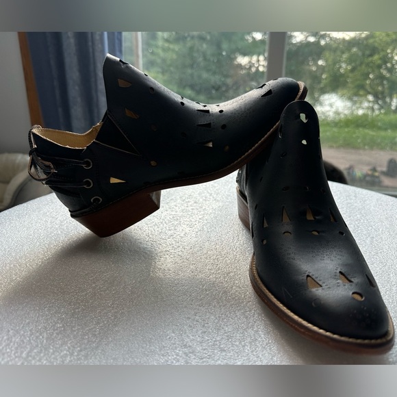 Anthropologie Musse & Cloud Black Ankle Boots Booties Laser cut Coolise size 10 - Picture 4 of 10